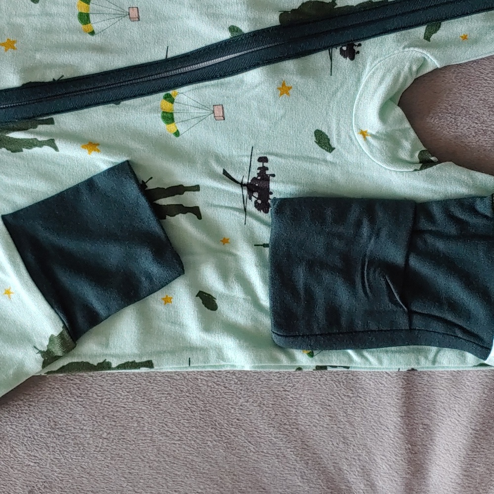 BNWT Unbranded Military Print Newborn Gender Neutral Zippy Bamboo - Picture 2 of 3